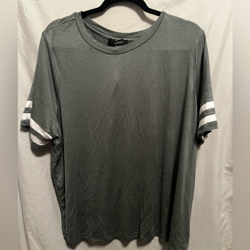 Forever 21 Grayish Green plus size tee